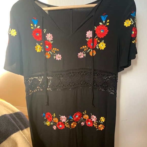 Forever 21 Embroidered Crochet Swim Cover Up - Picture 2 of 3